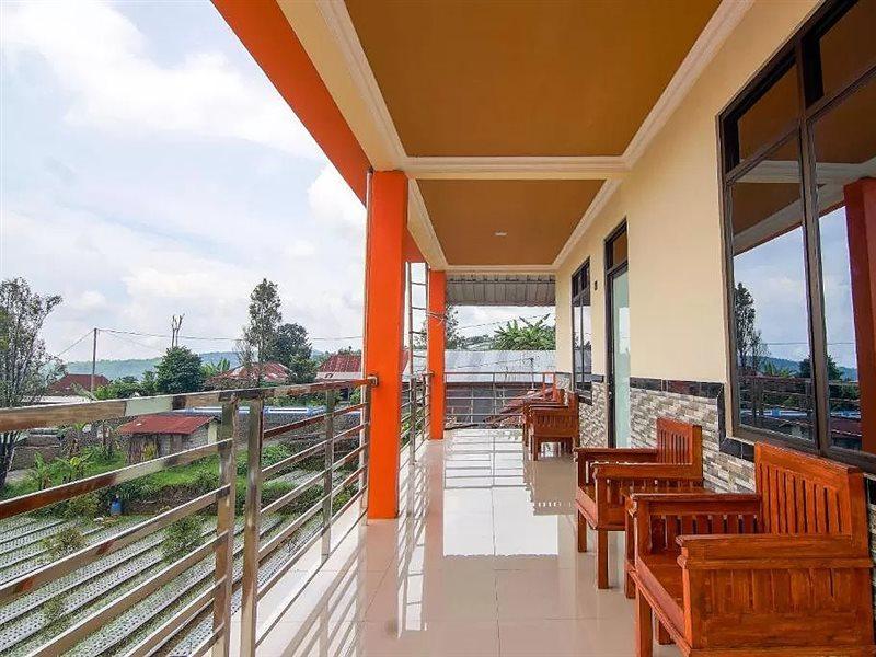 Hotel Reddoorz Near Candi Sukuh Karanganyar