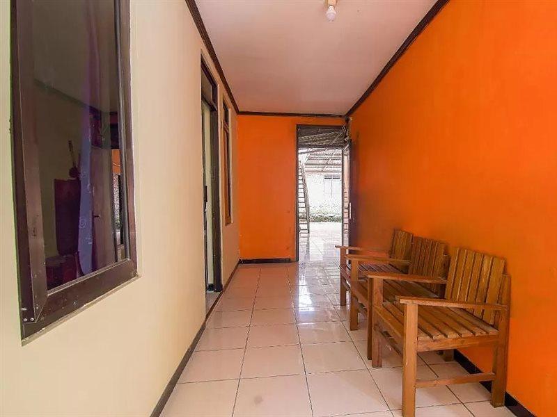Reddoorz Near Candi Sukuh Karanganyar 2*