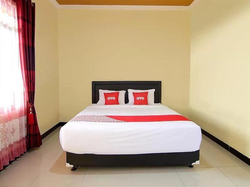 Reddoorz Near Candi Sukuh Karanganyar 2* Surakarta (Solo)