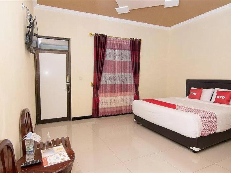 Hotel Reddoorz Near Candi Sukuh Karanganyar Surakarta (Solo)