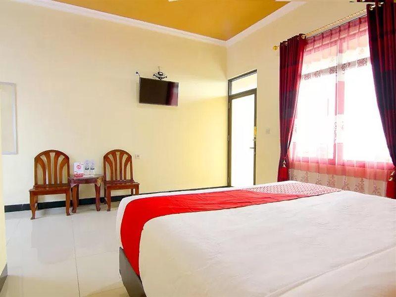 Hotel Reddoorz Near Candi Sukuh Karanganyar 2*