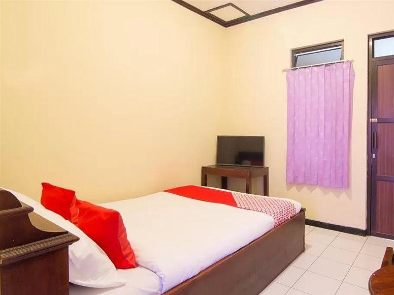 Reddoorz Near Candi Sukuh Karanganyar Surakarta (Solo)
