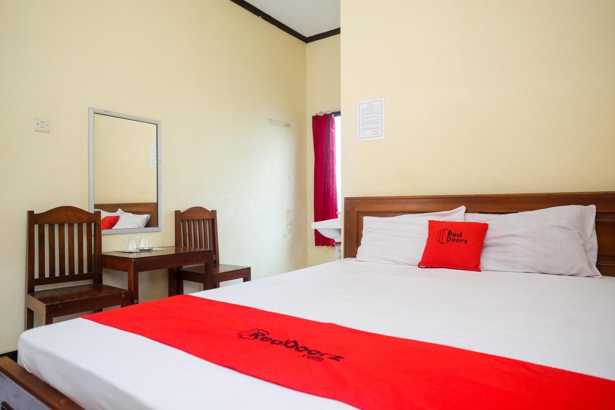 Hotel Reddoorz Near Candi Sukuh Karanganyar 2*