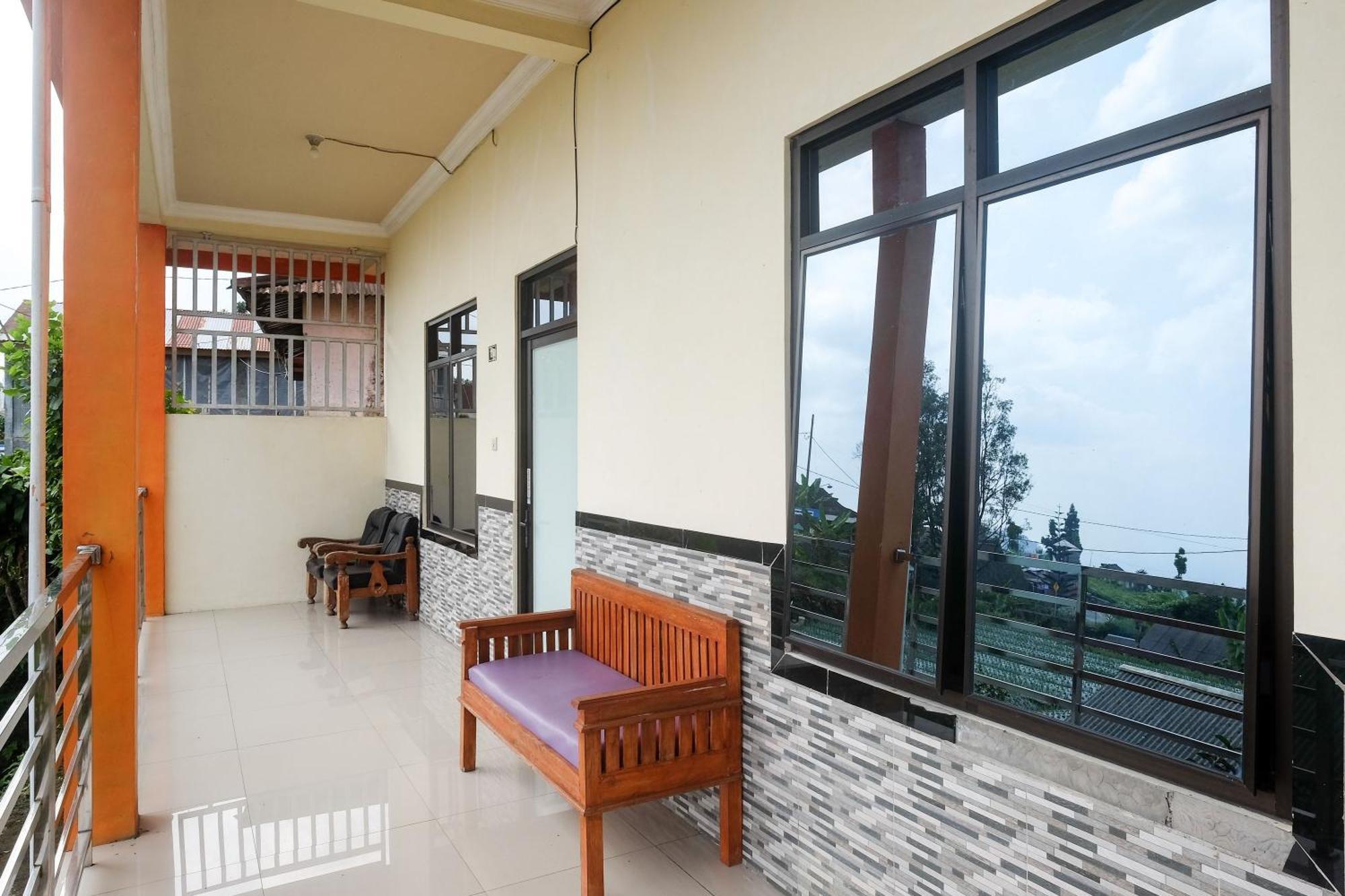 Reddoorz Near Candi Sukuh Karanganyar Hotel