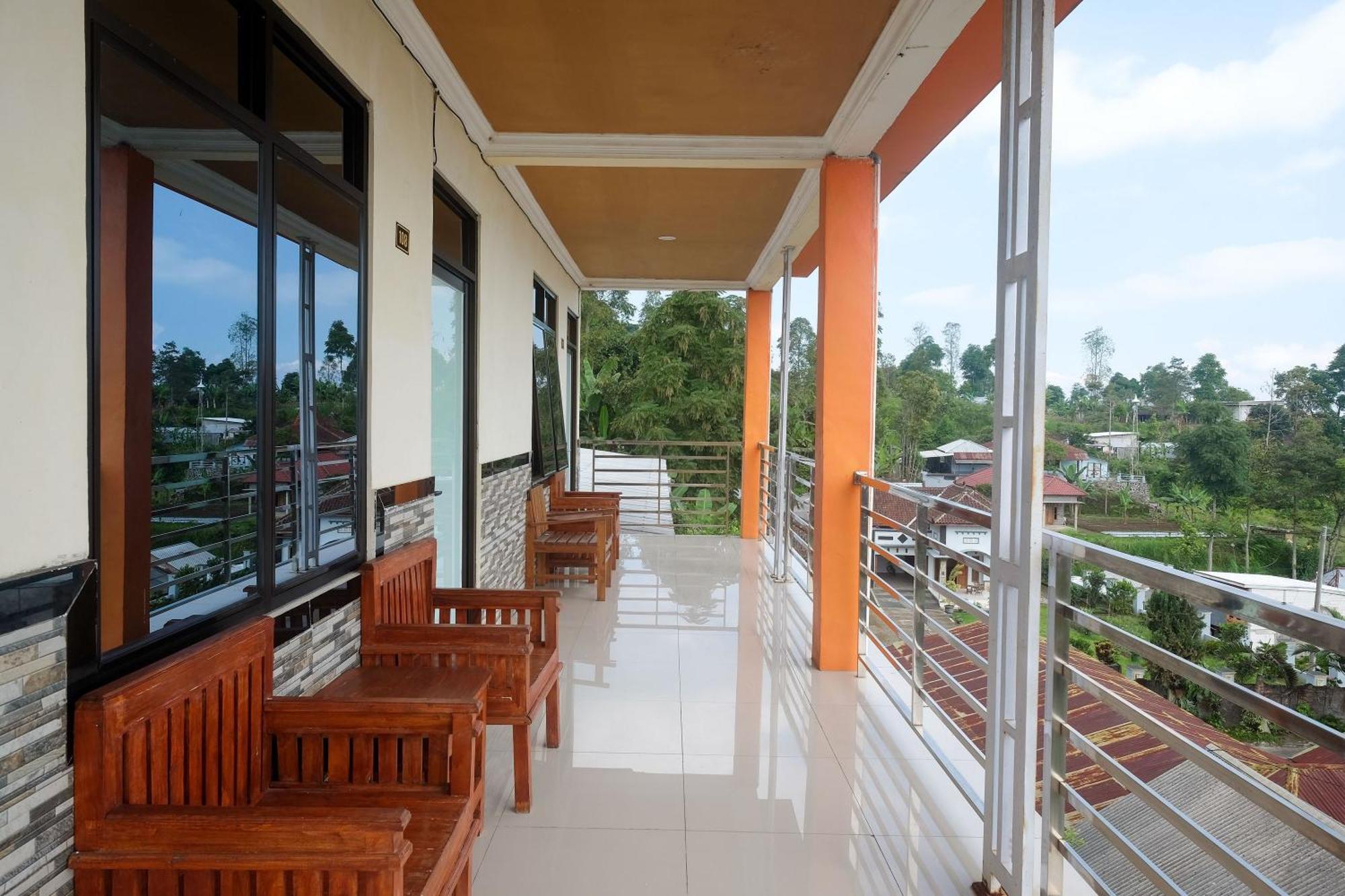 Hotel Reddoorz Near Candi Sukuh Karanganyar Surakarta (Solo)