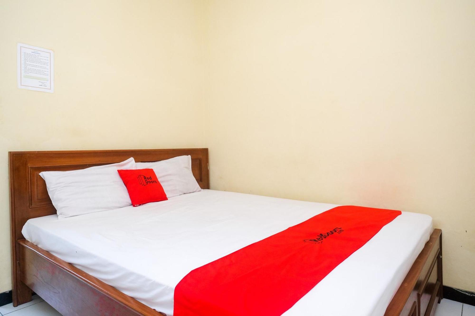 Reddoorz Near Candi Sukuh Karanganyar Hotel