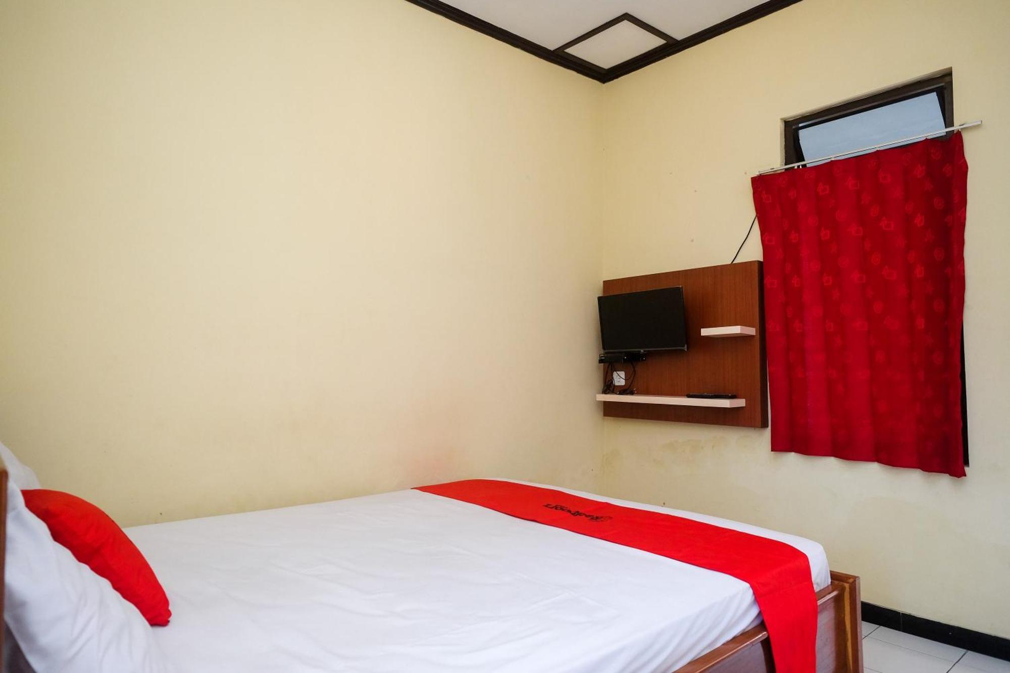 Hotel Reddoorz Near Candi Sukuh Karanganyar Surakarta (Solo)