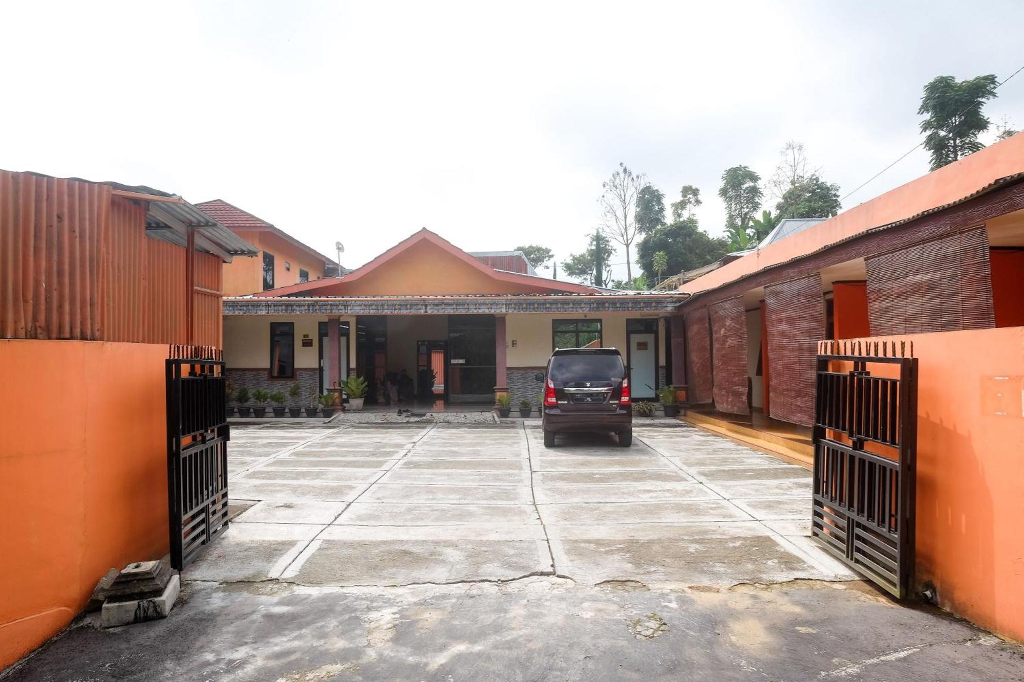 Reddoorz Near Candi Sukuh Karanganyar Hotel Surakarta (Solo)